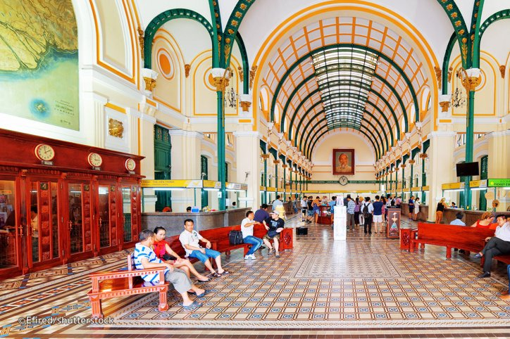 People-visiting-Central-Post-Office